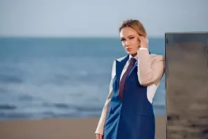 “Eyni səhnəni Xalq artistləri və bayağı müğənnilər bölüşür”