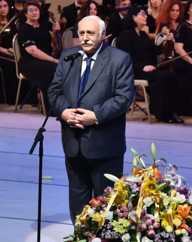 Mərkəzi Bankın baş direktoru Xalq artistinin oğlu imiş