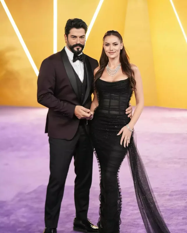 Ruslar Burak Özçivitdən əl çəkmir