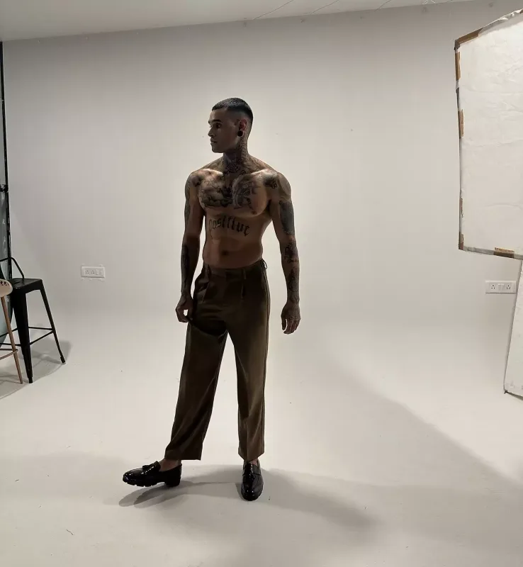 Cinsiyyət dəyişdirib qadın olan Arya onunla sevgilidir