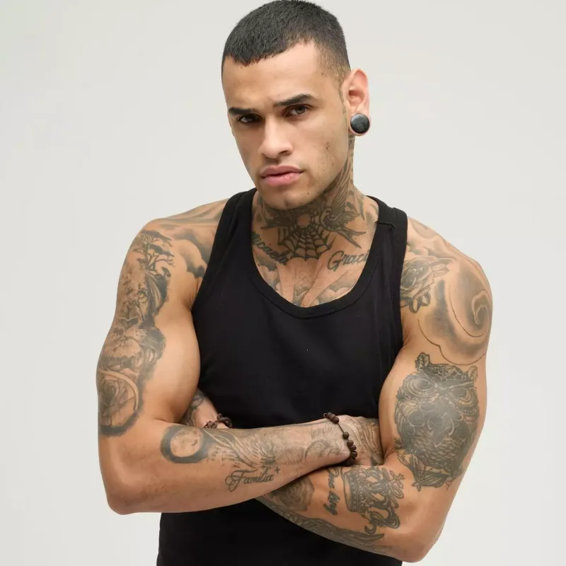 Cinsiyyət dəyişdirib qadın olan Arya onunla sevgilidir