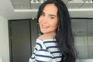 Həyətinə düşən asteroidi efirə gətirdi - Video