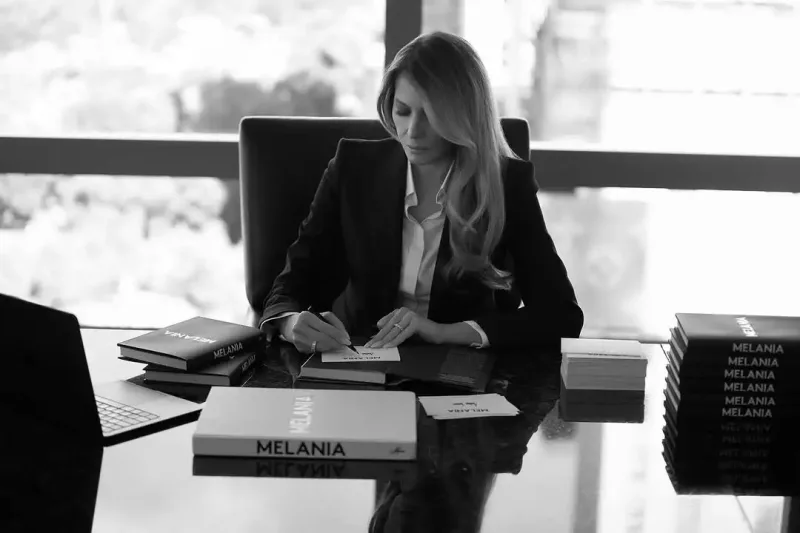 Melaniya Tramp “Hello”nun siması oldu!