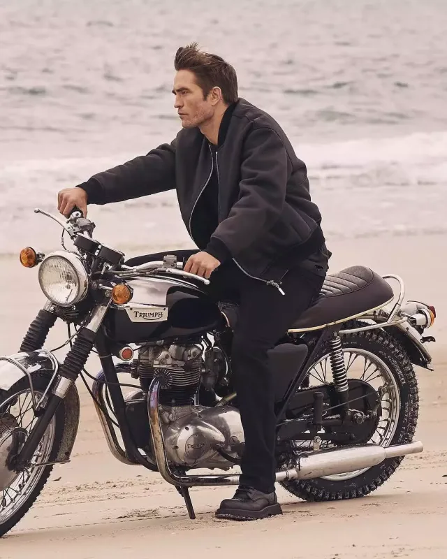 Pettinson “Dior” üçün pozalar verdi