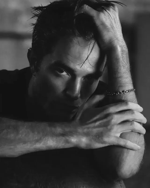 Pettinson “Dior” üçün pozalar verdi