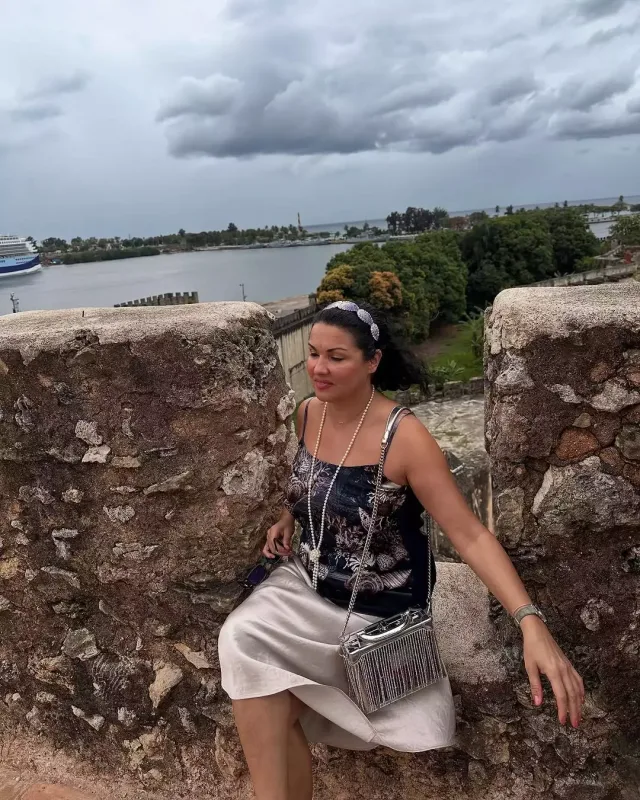 Anna Netrebko Dominikanda tətildə