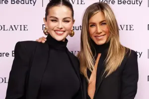 Selena Qomezlə Cennifer Eniston bir arada