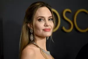 Ancelina Coli ilk dəfə atasının riyakarlığından danışdı!