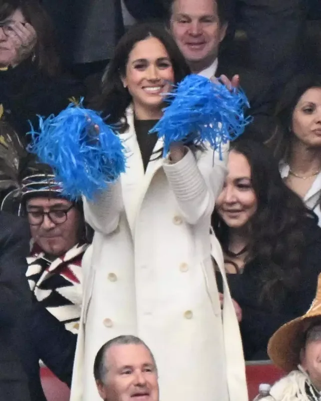 Şahzadə ilə xanımı onları izlədi