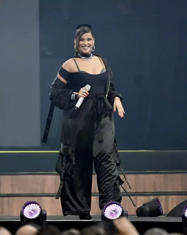 Şahzadə ilə xanımı onları izlədi