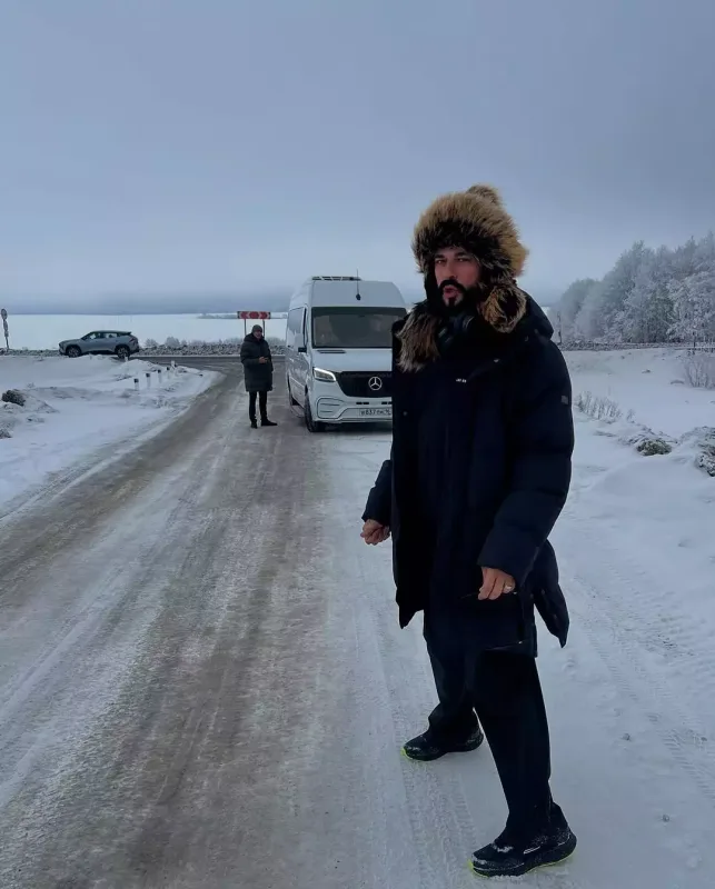 Burak Özçivitin Moskva tərzi