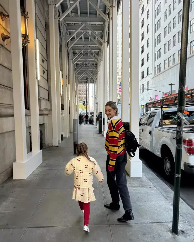 Heç vaxt üzünü göstərmədiyi qızının fotolarını paylaşdı