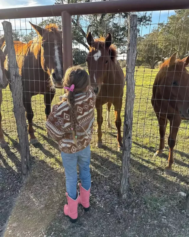 Heç vaxt üzünü göstərmədiyi qızının fotolarını paylaşdı