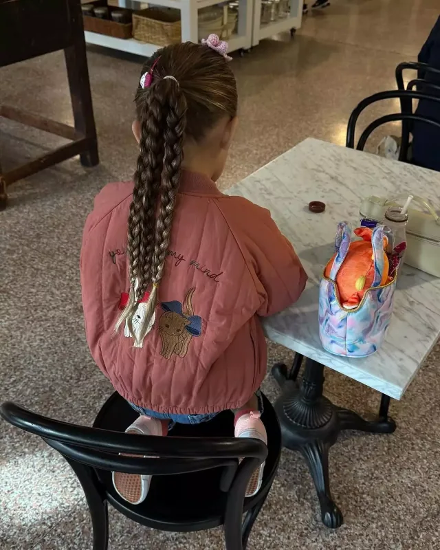 Heç vaxt üzünü göstərmədiyi qızının fotolarını paylaşdı