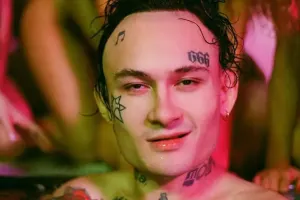 Məşhur rus reperdən ağlasığmaz addım!