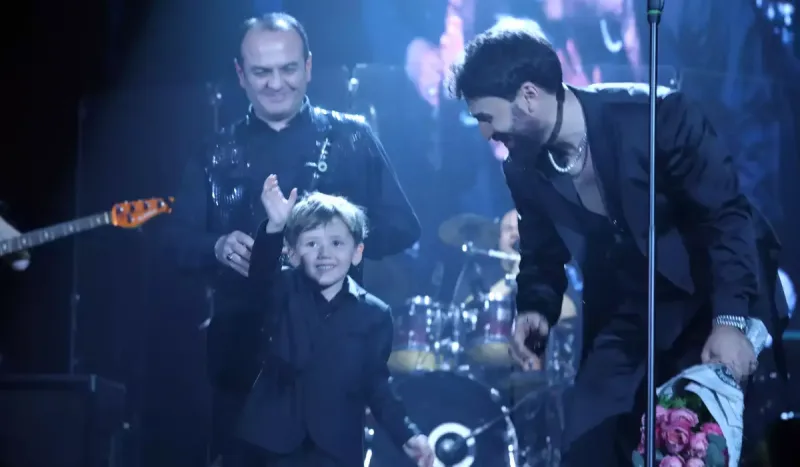Zamiqin oğlu səhnəyə çıxdı - Video
