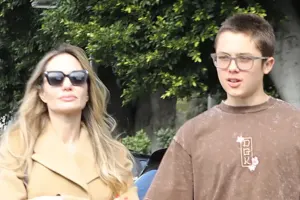 Ancelina oğlu ilə alış-verişdə...