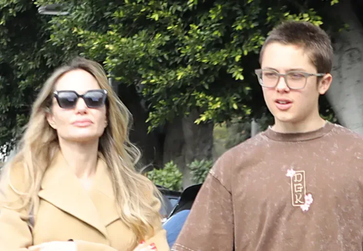 Ancelina oğlu ilə alış-verişdə...