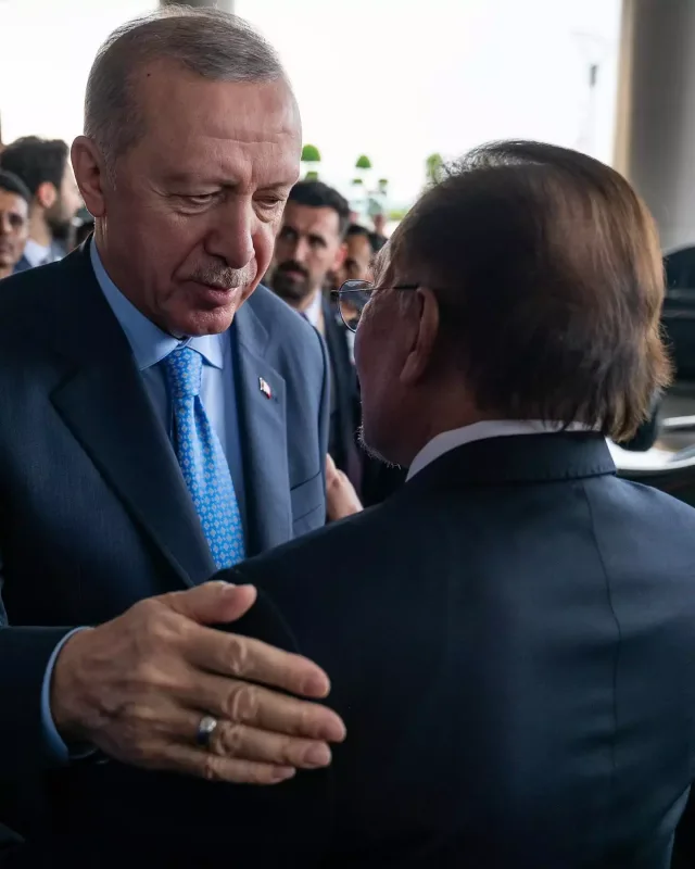 Erdoğanla şəklini İremin mahnısı ilə paylaşdı