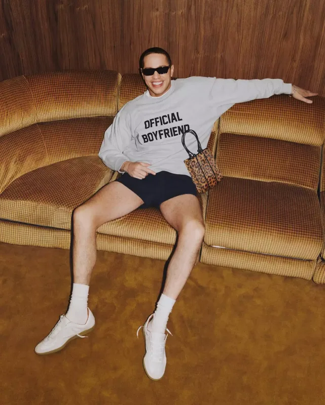 Bədənindən 200 döymə sildirdi