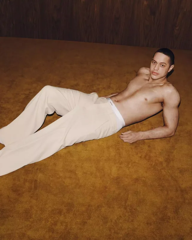 Bədənindən 200 döymə sildirdi