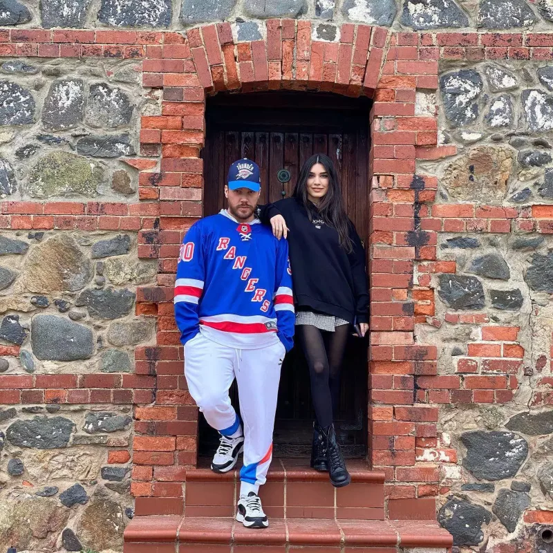 İki dəfə boşandığı xanımı ilə yenə eşq yaşayır