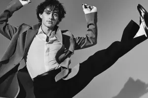 Azərbaycanlı aktyor çılpaq fotosunu paylaşdı