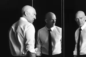 Vinsent Kassel bunun üçün obyektiv qarşısına keçdi