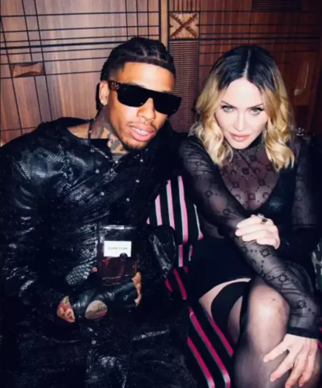 Madonna 28 yaşlı sevgilisi ilə Nyu-Yorkda belə əyləndi