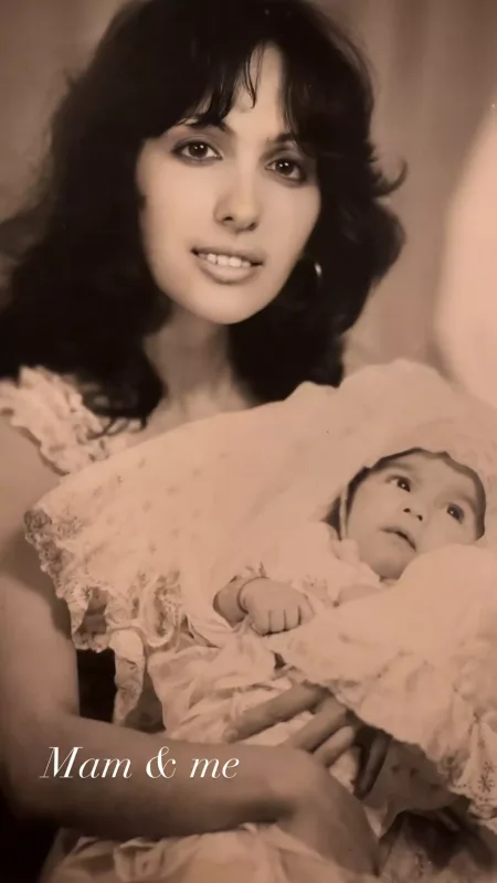 Lətifə anası ilə körpəikən fotosunu paylaşdı