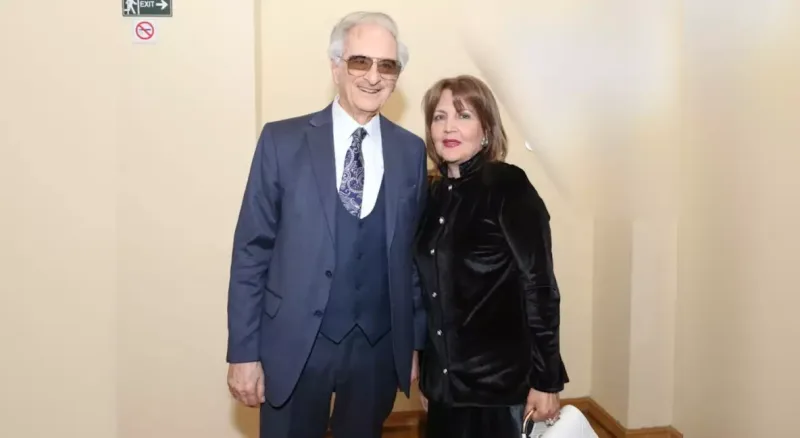 Polad Bülbüloğlu ailəsi ilə yubiley gecəsində