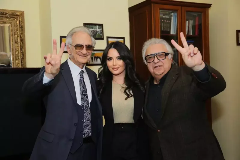 Polad Bülbüloğlu ailəsi ilə yubiley gecəsində