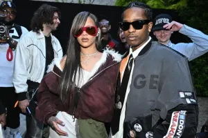 Rihanna uşaqları ilə sevgilisinin məhkəməsinə gəldi