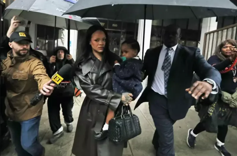 Rihanna uşaqları ilə sevgilisinin məhkəməsinə gəldi