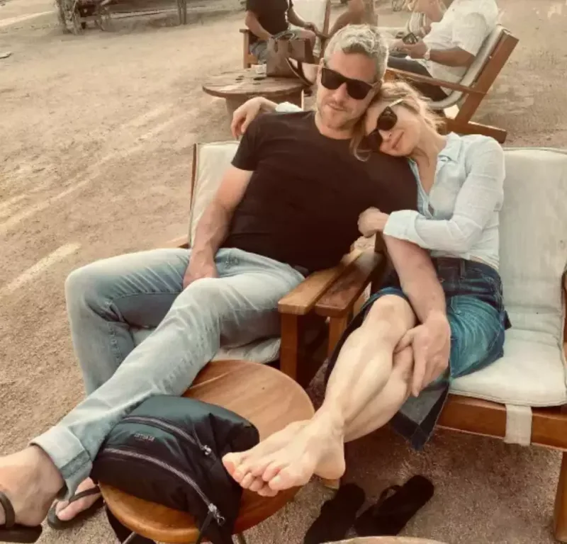 Hollivud aktrisası aparıcıya ərə gedir?