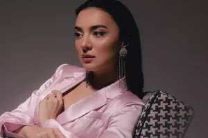 Kəmaləyə Sevgililər Günündə çəhrayı güllər...