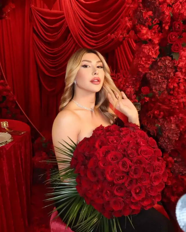 Cinsiyyət dəyişdirib qadın olan vizajist sevgilisini paylaşdı