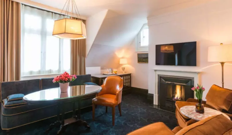 Hollivud ulduzunun qaldığı otel yandı!