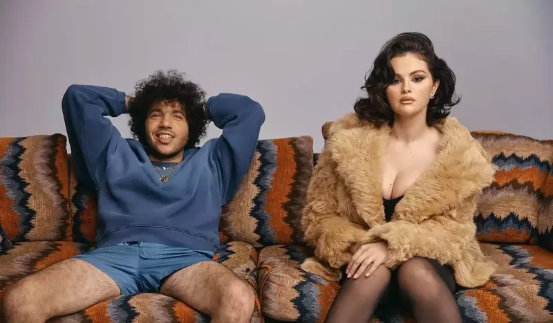 “Sevgililər günü” üçün açıq-saçıq pozalar verdilər