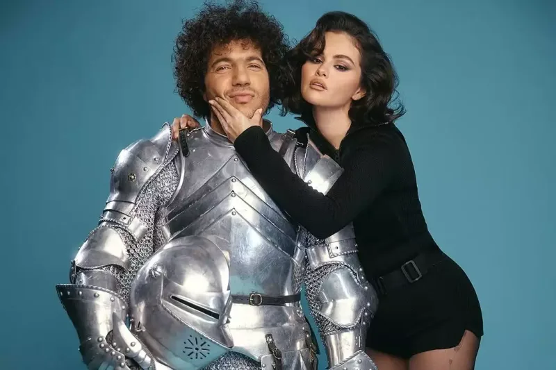 “Sevgililər günü” üçün açıq-saçıq pozalar verdilər