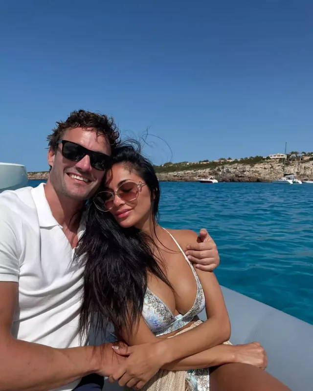 Nikoldan ərinə “Sevgililər günü”ndə eşq etirafı