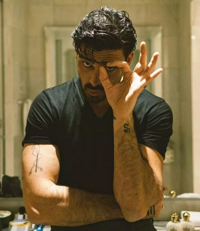 “Aktyorluqdan öncə bağban işləyirdim”.
