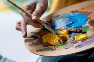 Bakıda tanınmış rəssamın evindən - 200 min manatlıq oğurluq