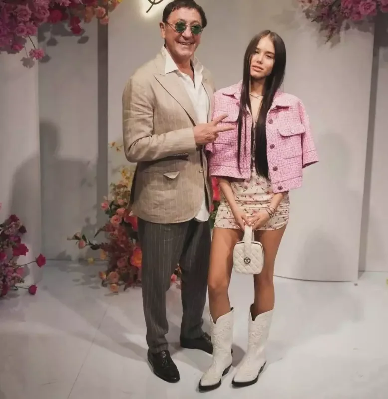 Leps 19 yaşlı sevgilisindən şikayətləndi!