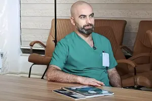 Əməliyyatda canlı yayım açan cərrah nazirliyə çağırıldı