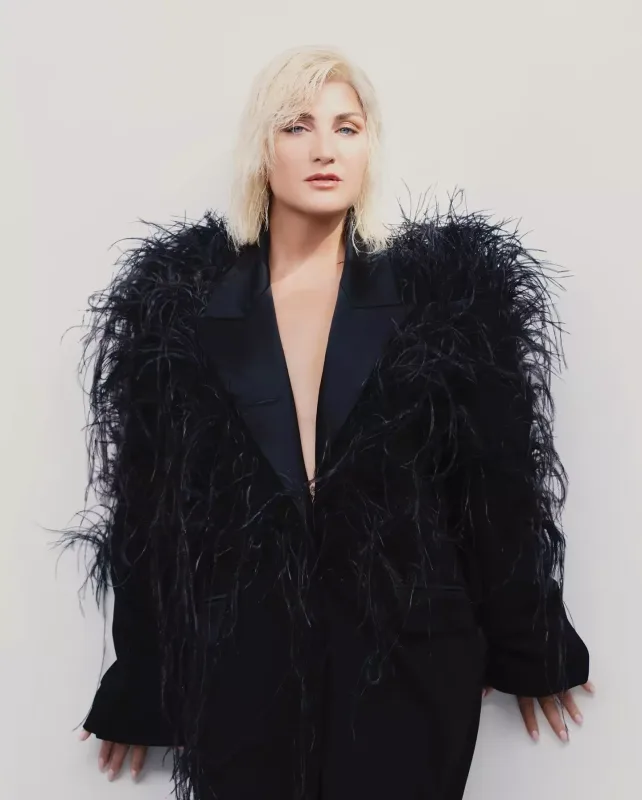 Sibel Can fərqli imicdə