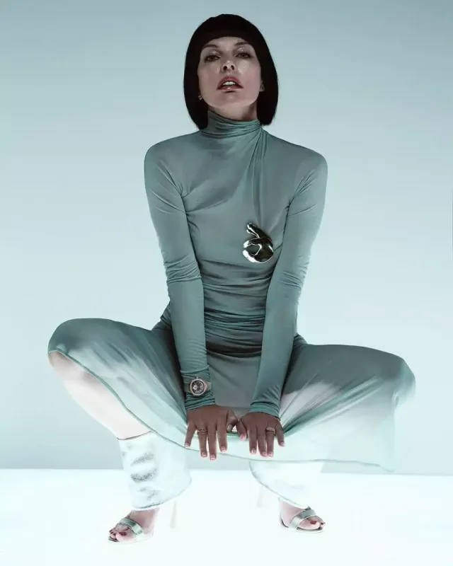 Milla Yovoviçi bir də belə görün