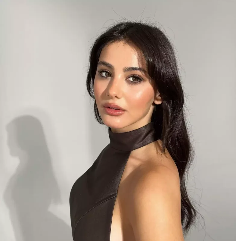 “Şakir Paşa ailesi: Mucizeler ve Skandallar”ın aktrisası iş adamı ilə eşq yaşayır