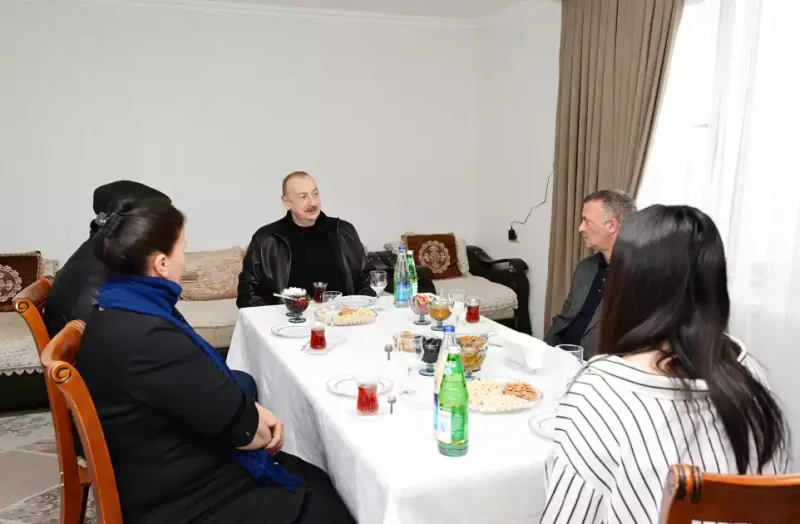 Prezident onlara qonaq getdi - Fotolar