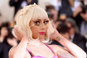 Ledi Qaqadan daha bir rekord